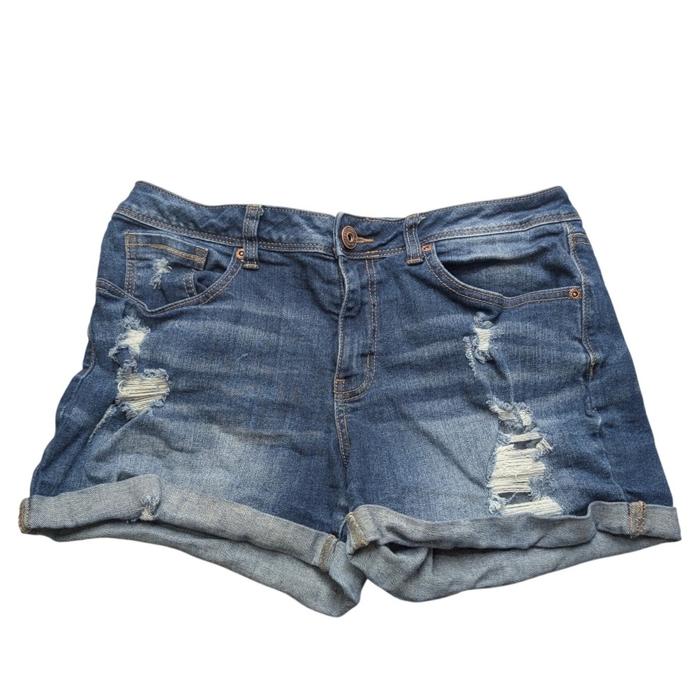 Maurices Denim Shorts Women 7/8 Blue Distressed Cuffed Mid Rise Medium Wash